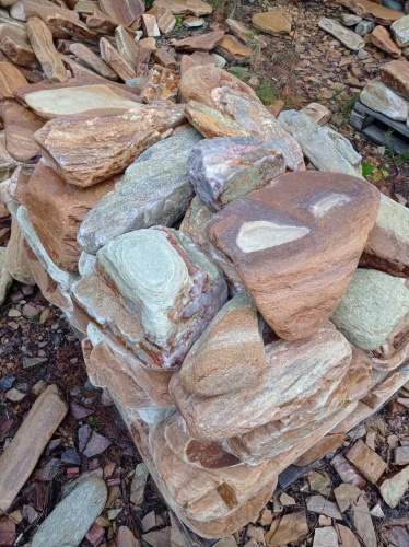 Златолит жёлтый, жёлто-зелёный глыбки и валуны для ланшафтного дизайна купить в Краснокамске