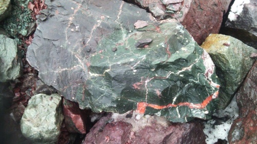 Гигантские зелёные валуны для ландшафтного дизайна весом более 5 тонн купить в Краснокамске