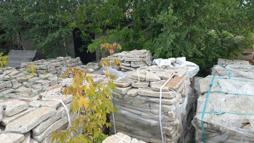 Плитняк галтованный гранитный для ландшафтного дизайна купить в Краснокамске