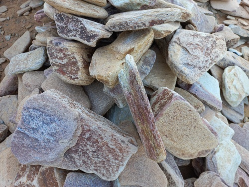 Златолит жёлтый, жёлто-зелёный глыбки и валуны для ланшафтного дизайна купить в Краснокамске