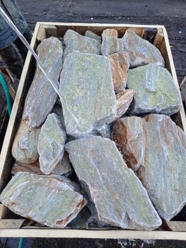 Златолит жёлтый, жёлто-зелёный глыбки и валуны для ланшафтного дизайна купить в Краснокамске