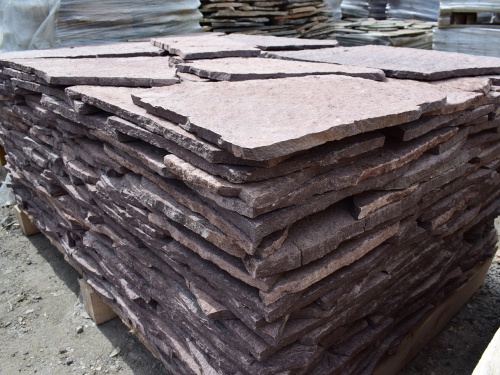 Плитняк лемезит бордовый для облицовки цоколя 20-25 мм  купить в Краснокамске