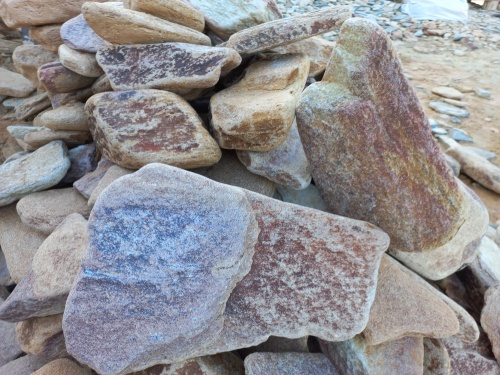 Златолит жёлтый, жёлто-зелёный глыбки и валуны для ланшафтного дизайна купить в Краснокамске