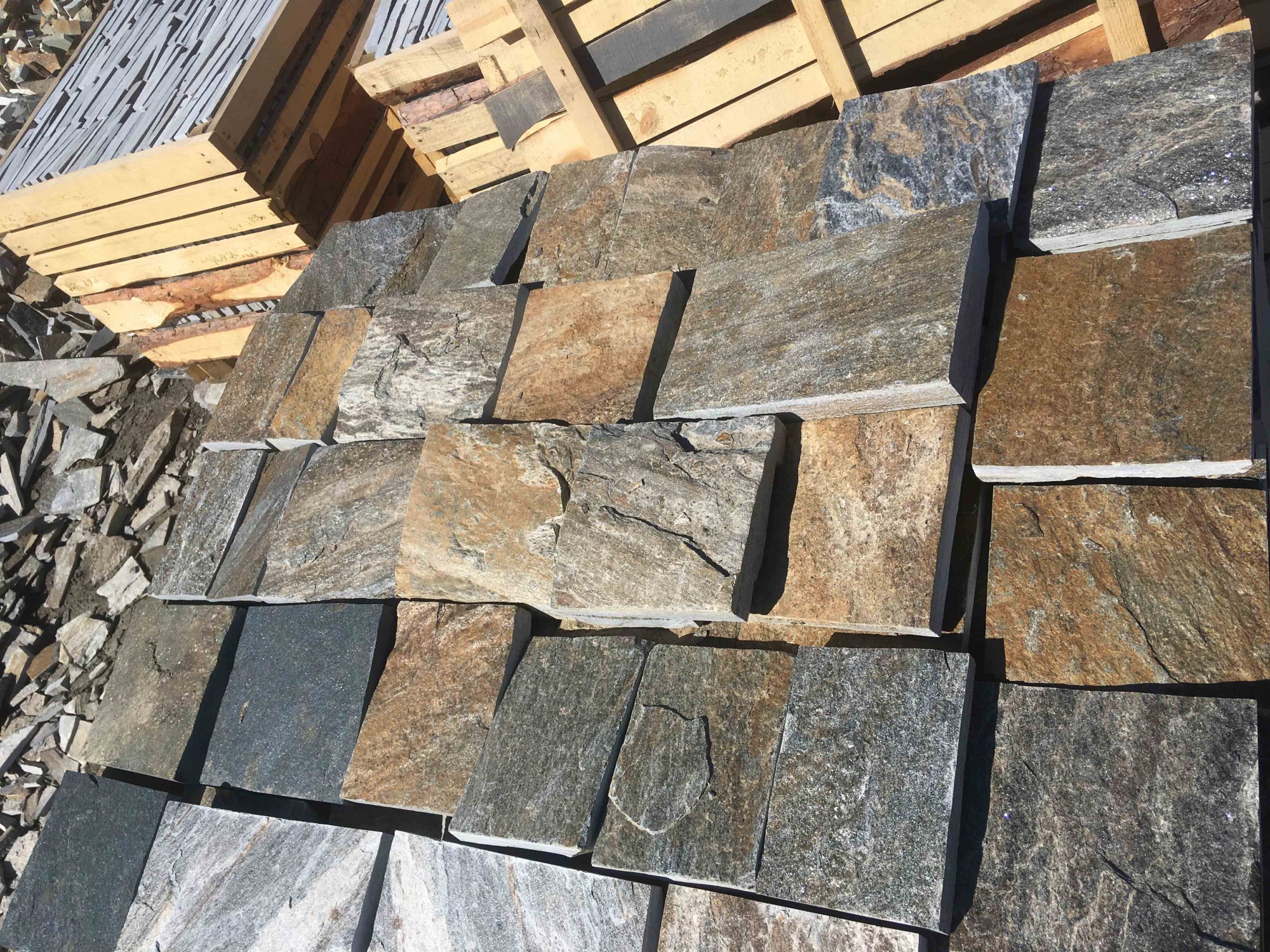 Плитка пилёная златолит Уральский для фасада купить в Краснокамске