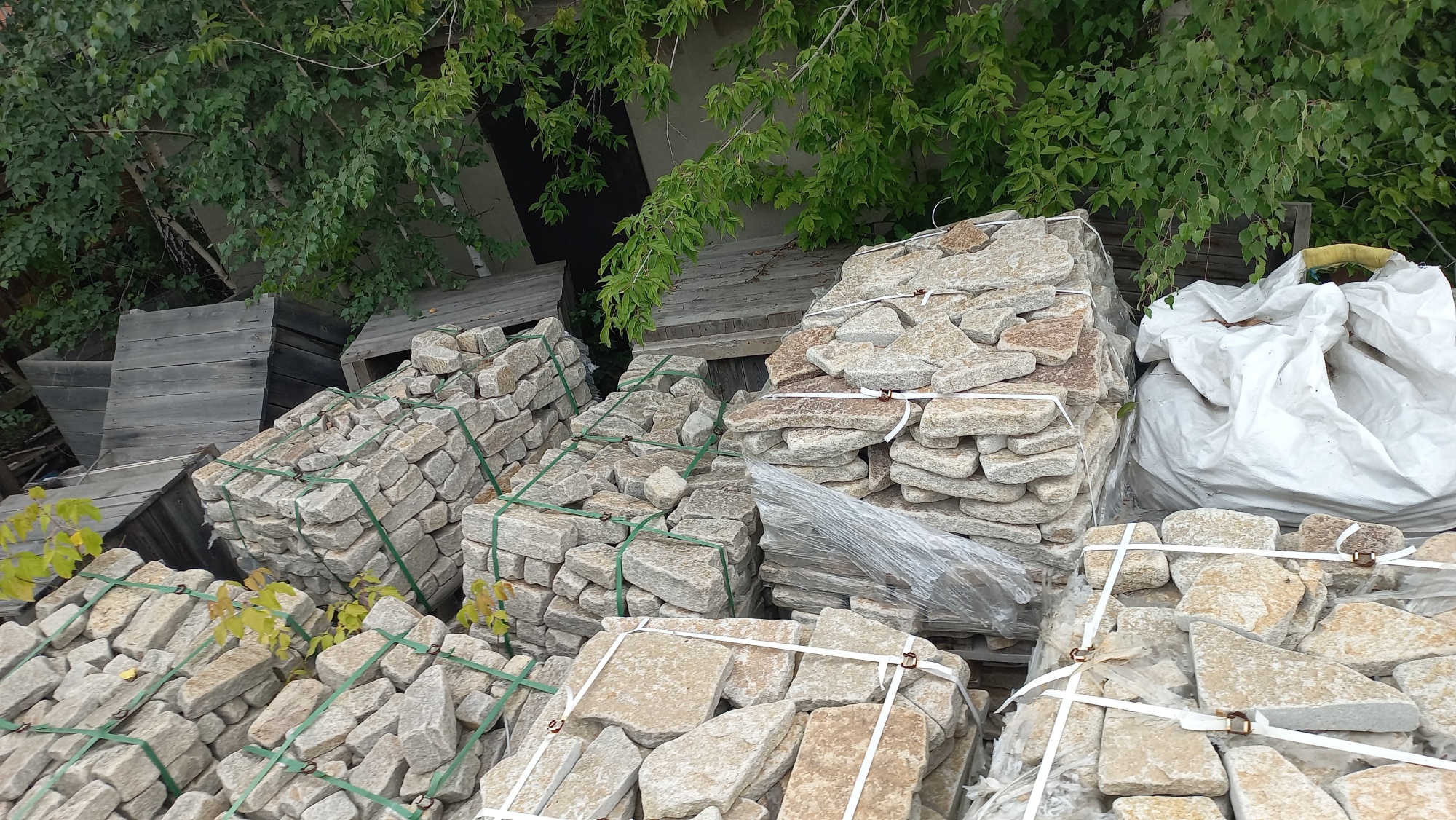 Плитняк гранитный галтованный купить в Краснокамске