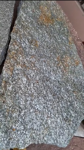 Плитняк златолит серебристый для цоколя, отмостки купить в Краснокамске