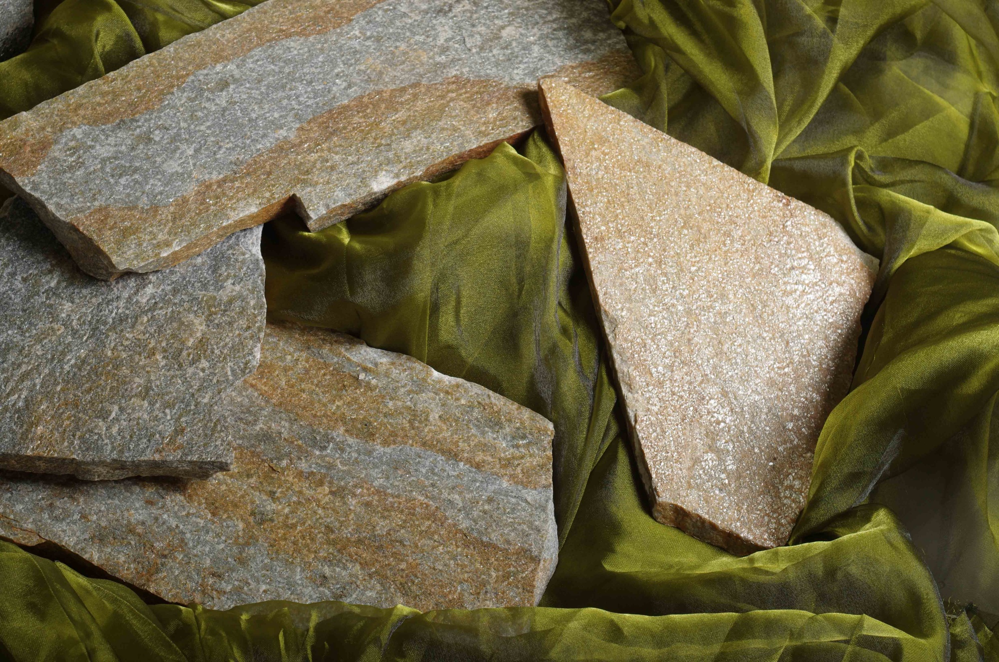 Плитняк златолит Уральский  для фасада купить в Краснокамске