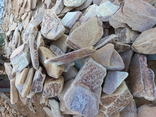 Златолит жёлтый, жёлто-зелёный глыбки и валуны для ланшафтного дизайна купить в Краснокамске