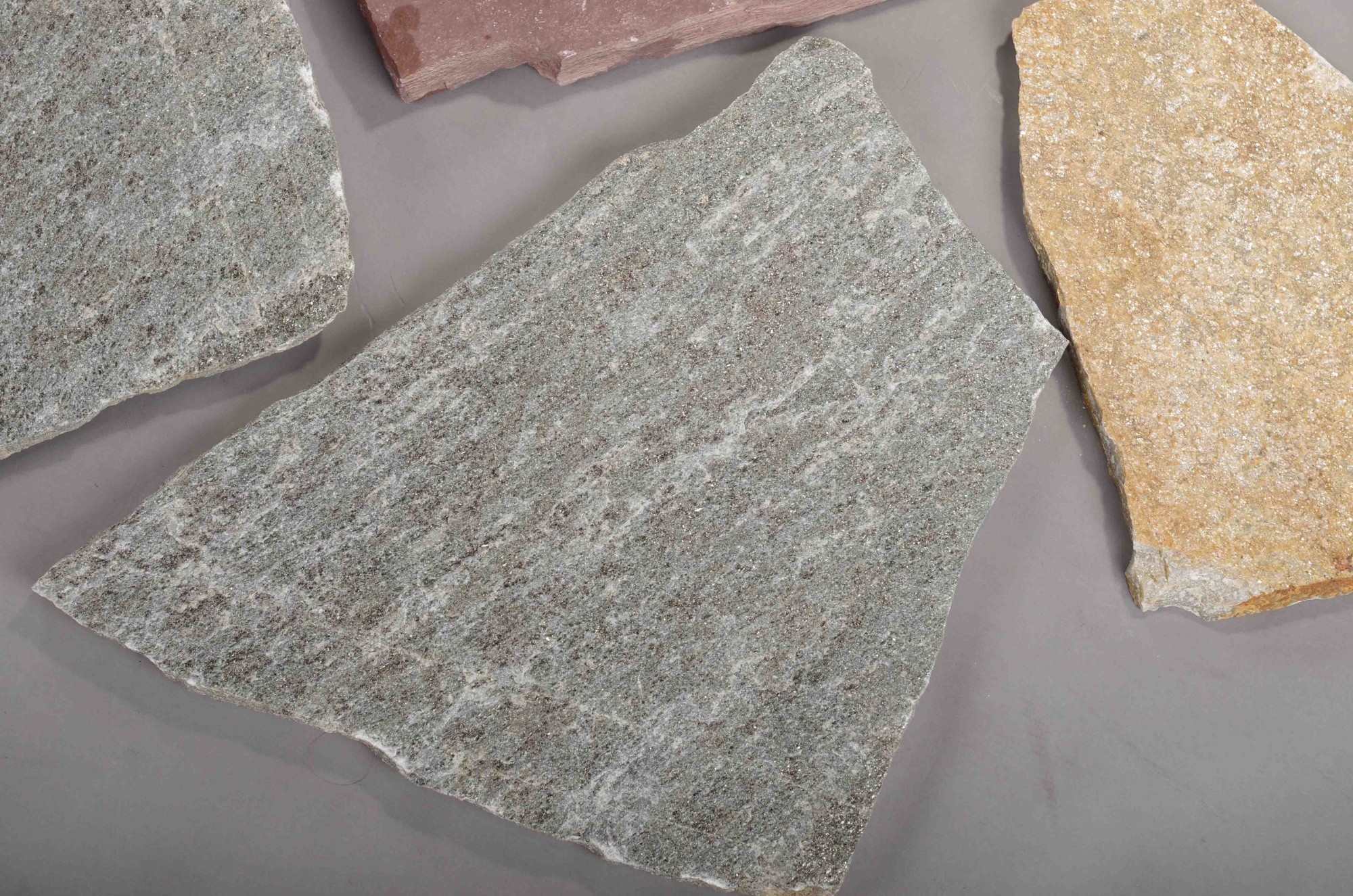 Плитняк златолит Уральский  для фасада купить в Краснокамске