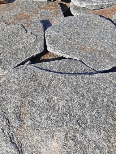 Златолит серебристый галтованный для лестниц купить в Краснокамске