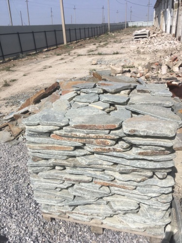 Златолит серебристый галтованный для лестниц купить в Краснокамске