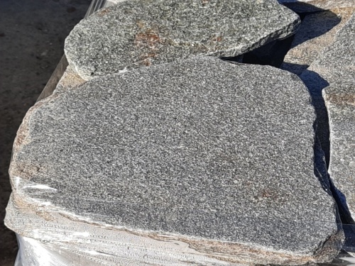 Златолит серебристый галтованный для лестниц купить в Краснокамске