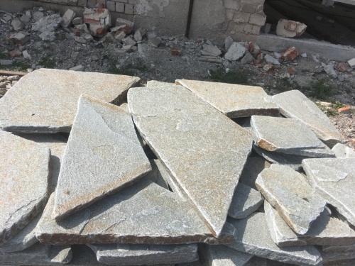 Златолит серебристый галтованный для лестниц купить в Краснокамске